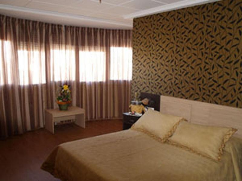 Hotel Los Chiles Villanueva Del Arzobispo Zimmer foto